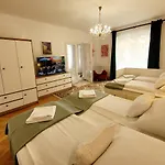 Apartament Bonjour Vendeghaz Mestecǎneşti